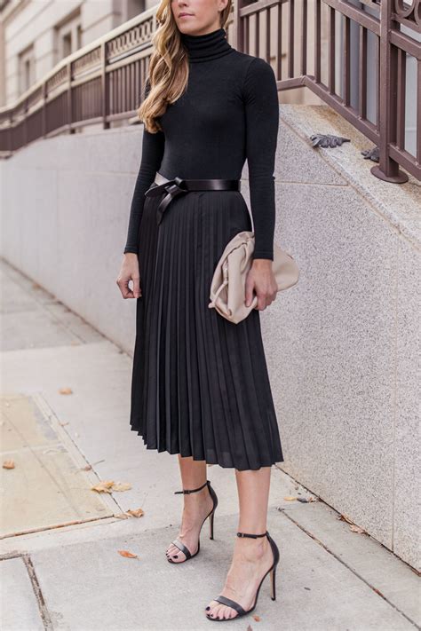 pleated midi skirt outfit ideas.